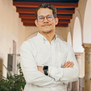 Carlos González va por un modelo cultural participativo y no paternalista