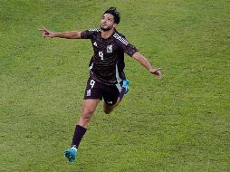 Raúl Jimenez en festejo de gol con la Selección Nacional de Mexico y a Estados Unidos en el estadio Akron. Imago7/Sebastián Laureano Miranda
