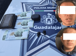A los dos hombres les aseguraron unos audífonos y una mochila valuados en aproximadamente tres mil 400 pesos, y alrededor de 600 pesos en efectivo. CORTESÍA/ Policía de Guadalajara.
