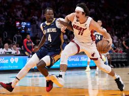Jaime Jáquez Jr. ataca la canasta durante un partido de pretemporada de la NBA. ARCHIVO / AP Foto