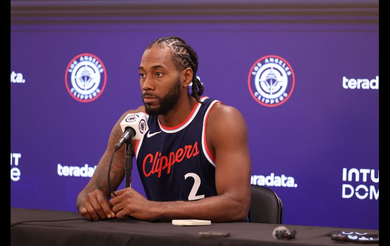 El alero de los Clippers de Los Ángeles Kawhi Leonard habla en conferencia de prensa. ARCHIVO / AP Foto