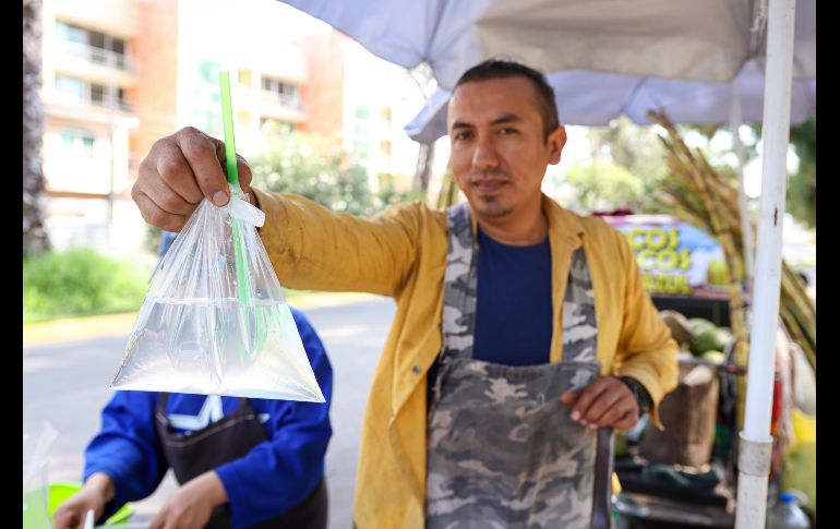 El incremento en casos de dengue en Jalisco ha disparado la venta y el precio también del coco en puestos y distribuidores en los mercados y fruterías. EL INFORMADOR / H. Figueroa