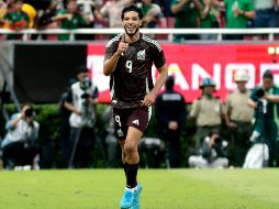 Además de su buen momento en el futbol de Inglaterra, el pasado martes, con la Selección Mexicana, terminó su sequía goleadora después de haber pasado un año y un mes sin anotar. AFP / ARCHIVO