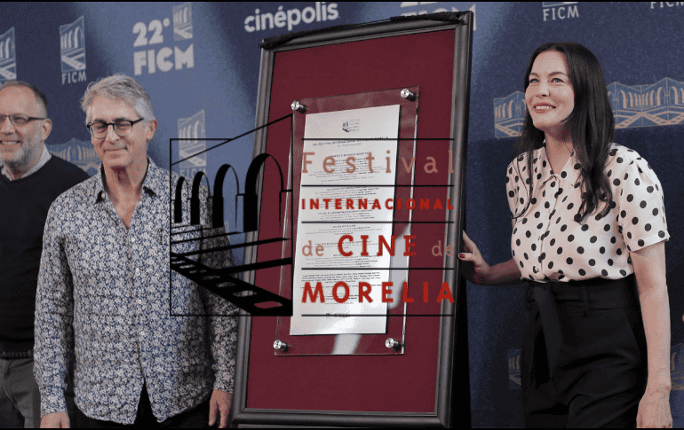 Este sábado el director Alexander Payner y la actriz Liv Tyler revelaron la placa de ganadores de la edición pasada del Festival Internacional de Cine de Morelia (FICM). EFE/ Iván Villanueva/ ESPECIAL