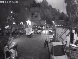 El cielo se iluminó de manera espectacular y, acompañado por un estruendo, se pudo ver una gran luz que bajaba desde la altura, lo que ocasionó todo tipo de especulaciones. X / @ElUniversal_SLP