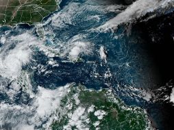 Fotografía satelital cedida este sábado por la Oficina Nacional de Administración Oceánica y Atmosferica (NOAA) a traves del Centro Nacional de Huracanes (NHC) estadounidense donde se muestra la localización del huracán Oscar en el Atlántico.  EFE/NOAA-NHC.