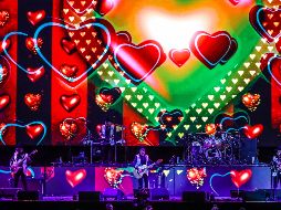 Un breve “¡Hola Guadalajara, Jalisco! ¡Hola Zapopan!” resonó desde el escenario antes de que comenzara “Espejeando”. EL INFORMADOR/ A. Navarro.