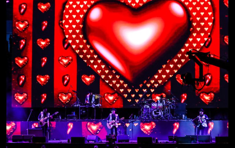 Un breve “¡Hola Guadalajara, Jalisco! ¡Hola Zapopan!” resonó desde el escenario antes de que comenzara “Espejeando”. EL INFORMADOR/ A. Navarro.