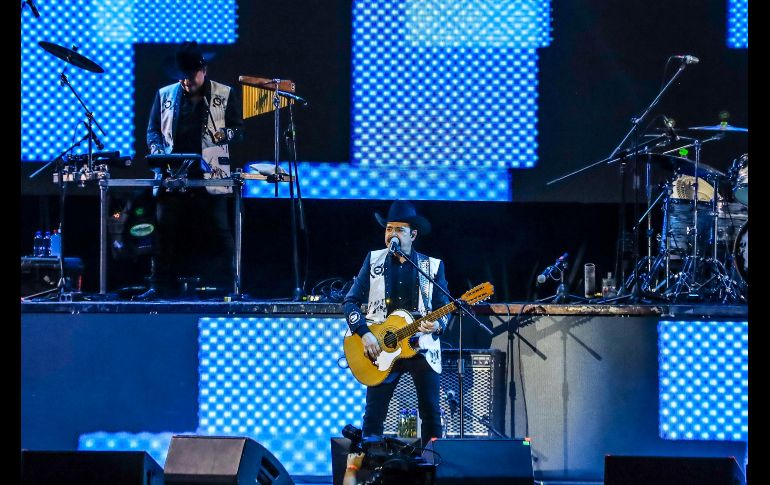 Un breve “¡Hola Guadalajara, Jalisco! ¡Hola Zapopan!” resonó desde el escenario antes de que comenzara “Espejeando”. EL INFORMADOR/ A. Navarro.