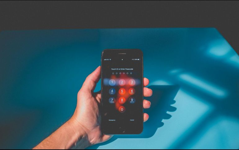 El principal objetivo de los delincuentes es obtener información privada y datos bancarios para que puedan acceder a las cuentas de las víctimas. ESPECIAL/ Foto de Kenny Eliason en Unsplash