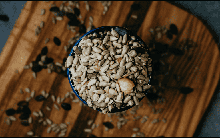 Es importante no consumir ningún alimento en exceso. UNSPLASH / C. MAC