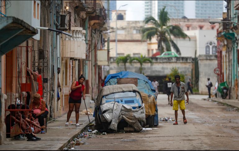 Fotografía satelital donde se muestra la localización de la tormenta tropical Oscar este lunes, en el Atlántico. EFE / Y. Zamora