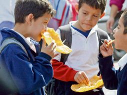 A partir del 29 de marzo de 2025, las escuelas públicas no pueden vender comida poco saludable dentro y fuera de los planteles.  De no hacerlo, pueden ser multadas hasta con 110 mil pesos. EL INFORMADOR/ Archivo
