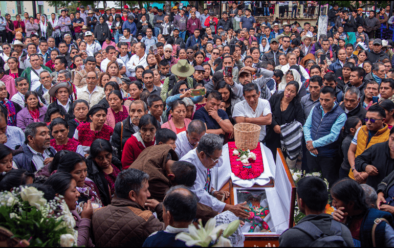 Acudieron los sacerdotes y laicos de las siete regiones para despedir al padre Marcelo. EFE/ARCHIVO