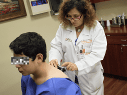 La enfermedad psoriásica interrumpe las rutinas, aumenta las responsabilidades domésticas y altera las actividades de esparcimiento. AFP / ARCHIVO