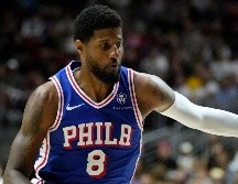 Paul Georgede los 76ers de Filadelfia conduce el balón en un partido de pretemporada. ARCHIVO / AP Foto