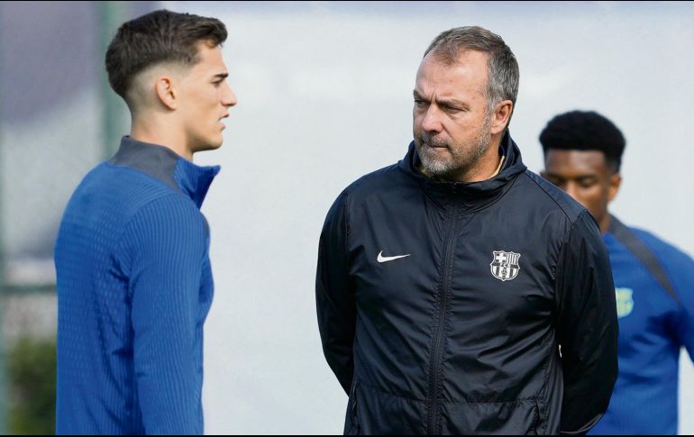 Hansi Flick dirigió al Bayern y ahora al frente del Barcelona buscará darle una alegría a los catalanes frente a los bávaros. EFE