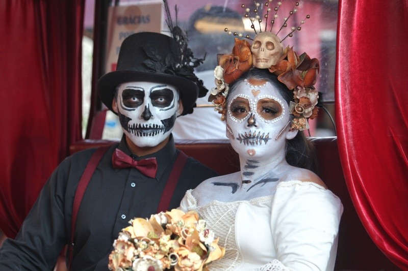 Disfraz de catrín y catrina. EL INFORMADOR / ARCHIVO