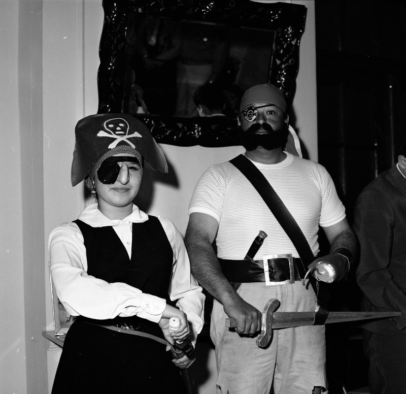 Disfraz de pirata en pareja. EL INFORMADOR / ARCHIVO