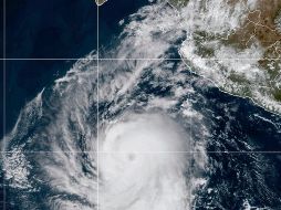 A pesar de que no hay riesgo para México, se aconseja a la población que tome precauciones y esté atenta a posibles cambios en su trayectoria, así como a seguir las indicaciones de las autoridades locales. AP / NOAA