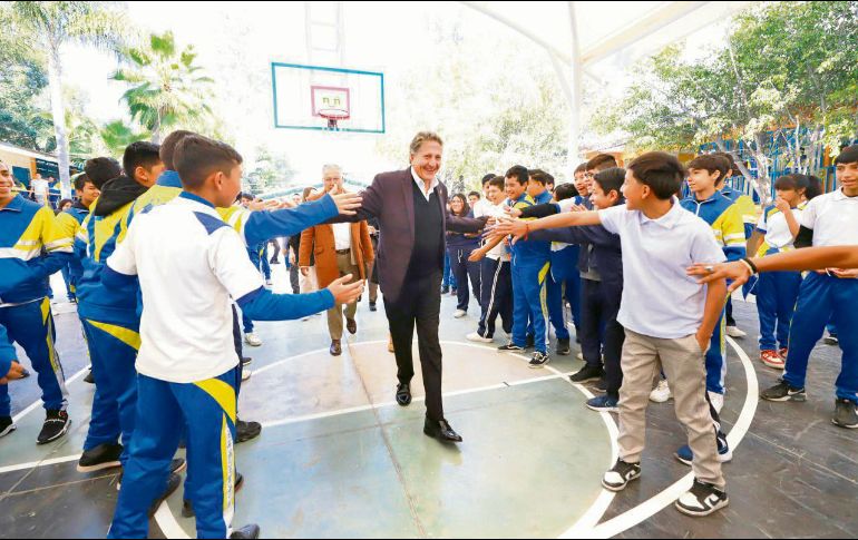 Juan José Frangie mantiene sus promesas de “llevar al municipio a otro nivel”, con obras en salud y movilidad, programas sociales, entre otros proyectos a favor de los menores de edad. ESPECIAL