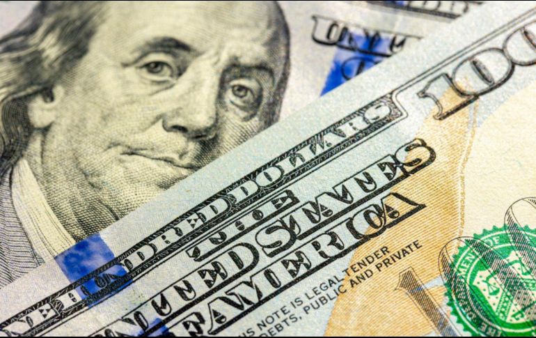 El peso mexicano cotiza en los mercados internacionales alrededor de los 19.82 pesos por dólar. ESPECIAL/ Imagen de pvproductions en Freepik