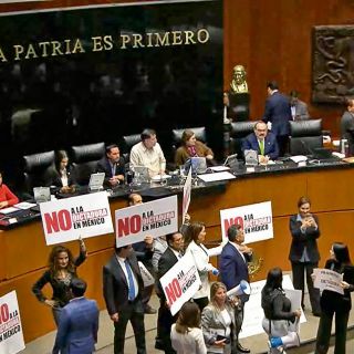 Morena avala poder absoluto al Congreso