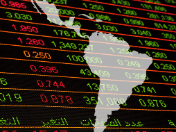 La economía global se expandió un 3.3% en 2023 y crecerá a una tasa similar en 2024 y 2025, dijo el FMI. CANVA