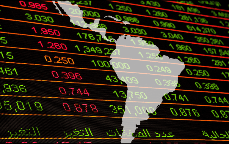 La economía global se expandió un 3.3% en 2023 y crecerá a una tasa similar en 2024 y 2025, dijo el FMI. CANVA