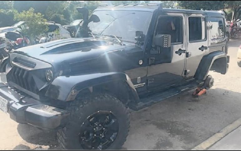 Camioneta de las funcionarias, quienes no sufrieron daños físicos. ESPECIAL