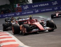 Luego de iniciar en la Pole Position, Sainz tuvo que pelear con Max Verstappen por recuperar el primer lugar. EFE/ J. Méndez.