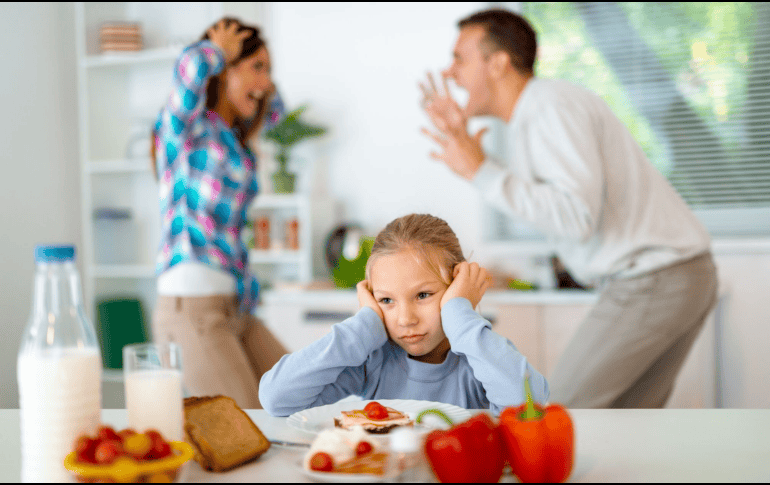 Los individuos que experimentan este síndrome tienden a atribuir su éxito a factores externos, como la suerte, en lugar de reconocer su propio talento y esfuerzo. CANVA