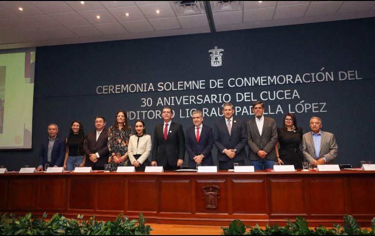 En el auditorio “Lic. Raúl Padilla López” se llevó a cabo la ceremonia solemne de conmemoración del 30 Aniversario del CUCEA. EL INFORMADOR/H.FIGUEROA