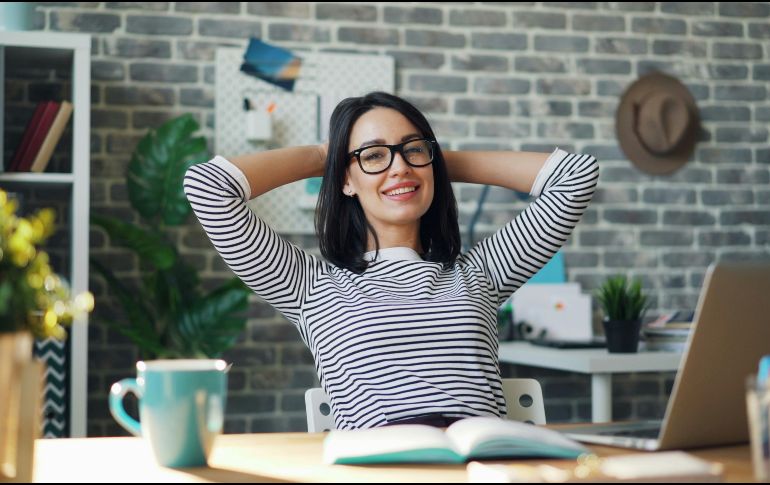 Reflexionar en nuestras acciones, hábitos y en cómo encajan con la vida que deseamos es clave para detectar patrones a cambiar y seguir evolucionando. UNSPLASH/Vitaly Gariev