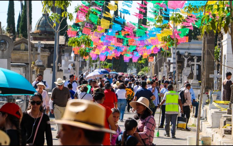 Cada año, las familias mexicanas colocan el tradicional altar de muertos. EL INFORMADOR/ARCHIVO.