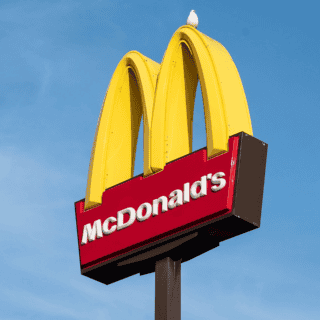 Estudiante contrae insuficiencia renal tras comer hamburguesa de McDonald's