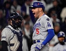 A pesar de la derrota, Freddie Freeman conecta su cuarto cuadrangular de este Clasico de Otoño. AP/G. Vászquez