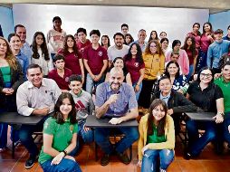 Ricardo Villanueva (centro) ha consolidado el crecimiento de la Universidad de Guadalajara. ESPECIAL