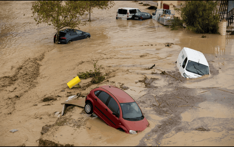 El proceso de levantamiento e identificación de las personas fallecidas continúa y está activado desde este martes por la noche el Procedimiento de Múltiples Víctimas,. EFE / J. ZAPATA
