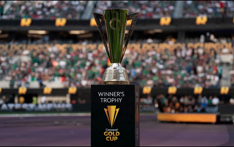 El trofeo pesa alrededor de 9 kg y mide aproximadamente 36.8 centímetros. IMAGO 7 / ARCHIVO