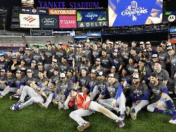 La potente ofensiva de los Dodgers les permitió salir con otro triunfo del Yankee Stadium para proclamarse campeones. EFE/ CJ GUNTHER.
