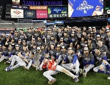 La potente ofensiva de los Dodgers les permitió salir con otro triunfo del Yankee Stadium para proclamarse campeones. EFE/ CJ GUNTHER.