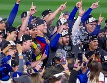 Los Dodgers se impusieron cuatro juegos a uno a los Yankees de Nueva York y ganaron su octavo título de Serie Mundial de la historia. Los californianos homenajearon con el trofeo al fallecido lanzador Fernando Valenzuela. EFE/S. Yenesel