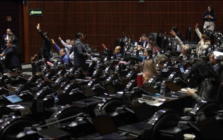 Aspectos de la sesión ordinaria en la Cámara de Diputados donde se discute la llamada 