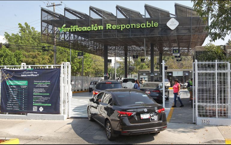 El Gobierno de Jalisco busca reducir el impacto ambiental en las ciudades, mejorando la calidad del aire y gestionando adecuadamente los residuos, esto para asegurar que los vehículos cumplan con los límites de emisiones de CO2. EL INFORMADOR / ARCHIVO