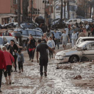 Españoles piden ayuda 3 días después de de fuertes inundaciones en Valencia
