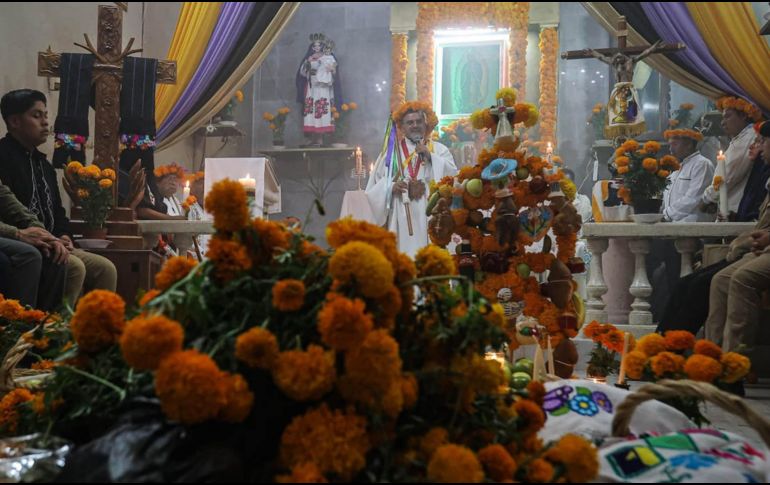 La comunidad Purepecha del pueblo de Urandén, en Michoacán, se prepara para el Día de Muertos. ARCHIVO / Agencia EL UNIVERSAL