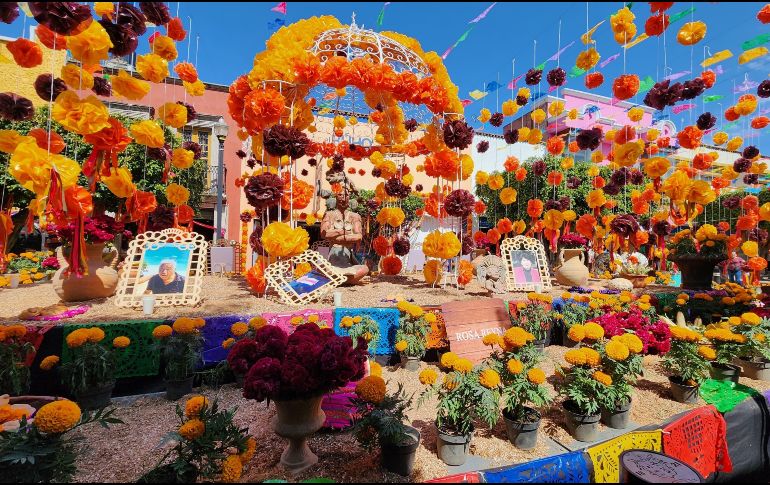 El altar está dedicado a Ifigenia Martha Martínez Hernández, Rosario Ibarra de Piedra, y Griselda Álvarez Ponce de León. ESPECIAL
