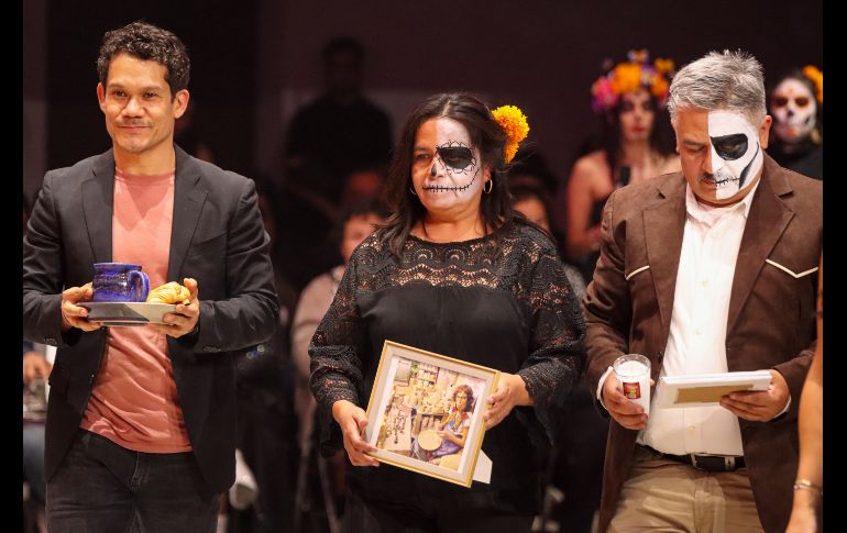 Después del depósito de ofrendas se hizo una pequeña procesión alrededor del lago que está dentro de las instalaciones del museo. EL INFORMADOR/ H. Figueroa.