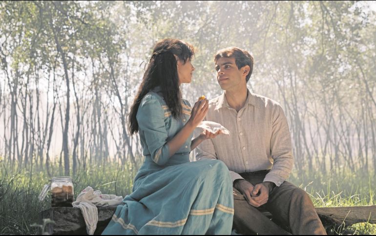 La pasión contenida y los amores imposibles son parte esencial de “Como agua para chocolate” en su formato de serie. CORTESÍA